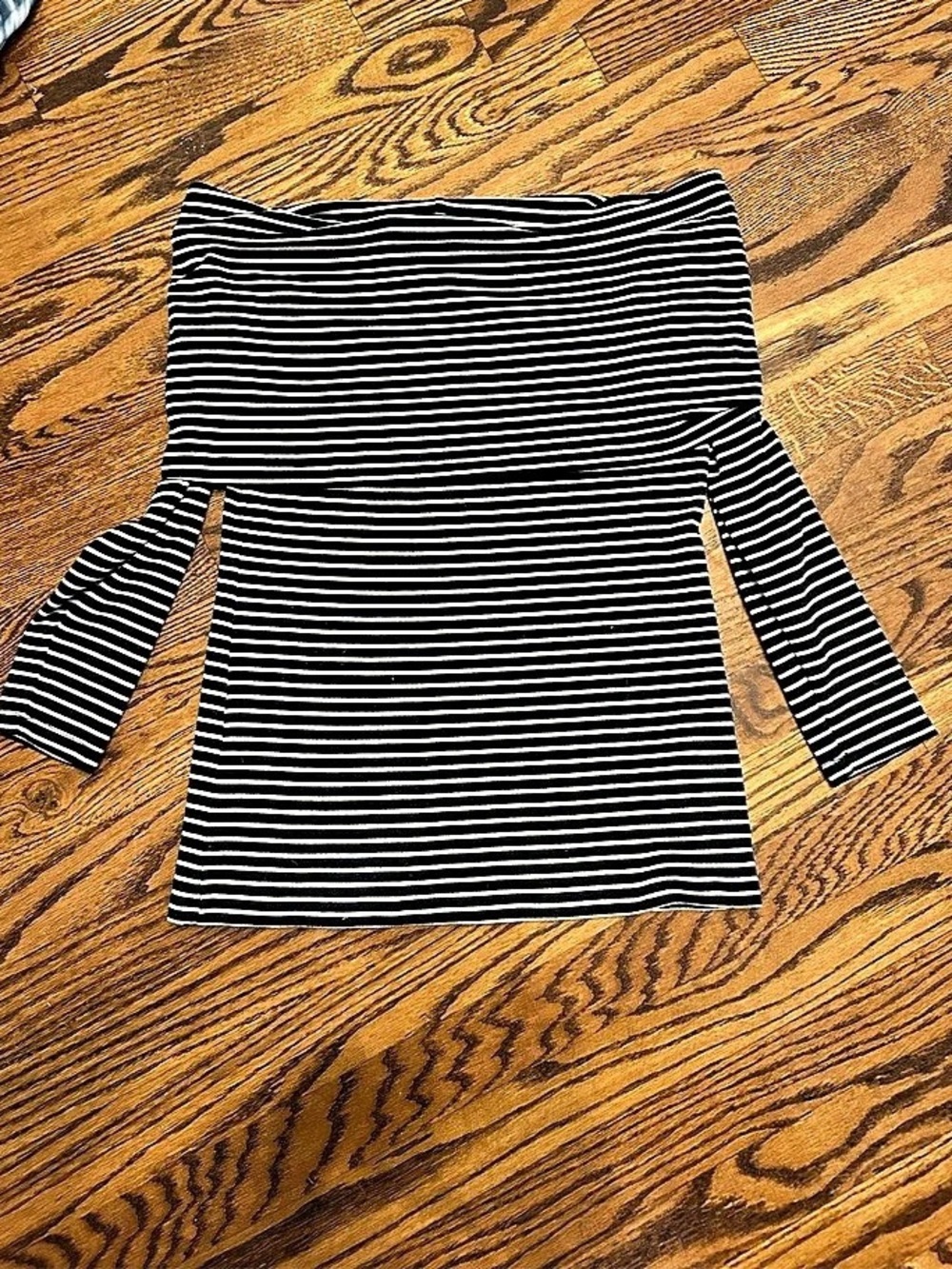 Striped over the shoulder top in Black & White  Like New